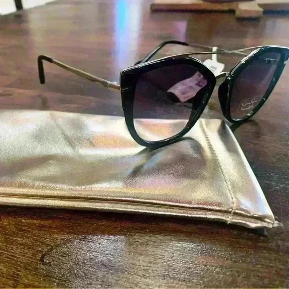 Jessica Simpson Sunglasses w/ Bag - Picture 2 of 8